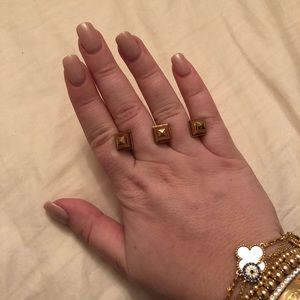 henri bendel Jewelry - Rose gold double finger stud ring henri bendel Jewelry - Rose gold double finger stud ring